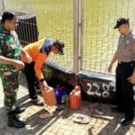 Sejumlah Petugas TNI/Polri di Kecamatan Pracimantoro, Kabupaten Wonogiri saat melakukan proses evakuasi jenazah di sekitar lokasi ditemukannya sesosok jasad yang diketahui seorang petani. Foto/Istimewa
