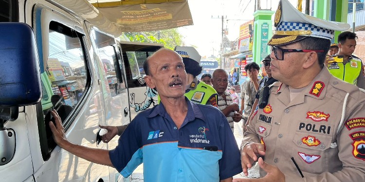 Polrestabes Semarang gelar ramp check terhadap bus umum, pariwisata dan travel