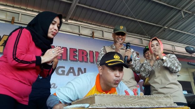 Tengah 3 HUT TNI-POlri