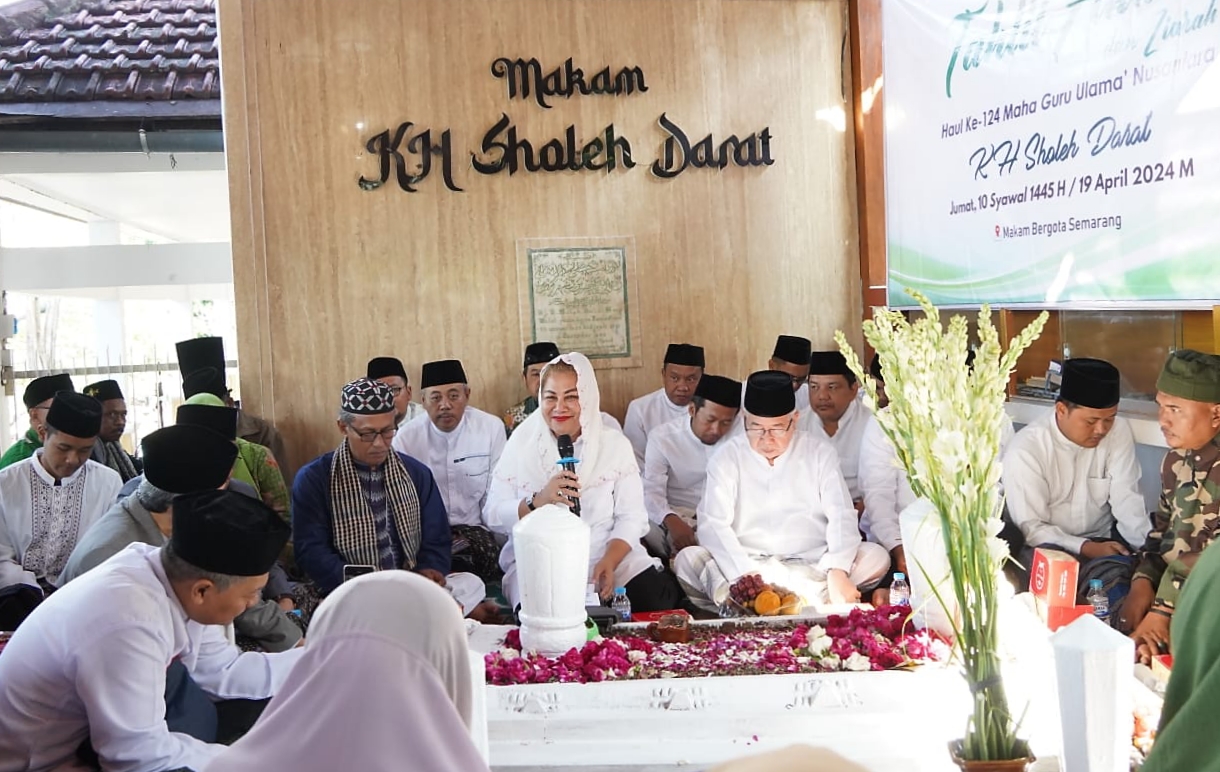 Wali Kota Semarang, Hevearita Gunaryanti Rahayu saat menghadiri Maulidurrasul dan Haul KH Sholeh Darat ke-123 di kompleks TPU Bergota, Randusari, belum lama ini. (Foto: Dok)