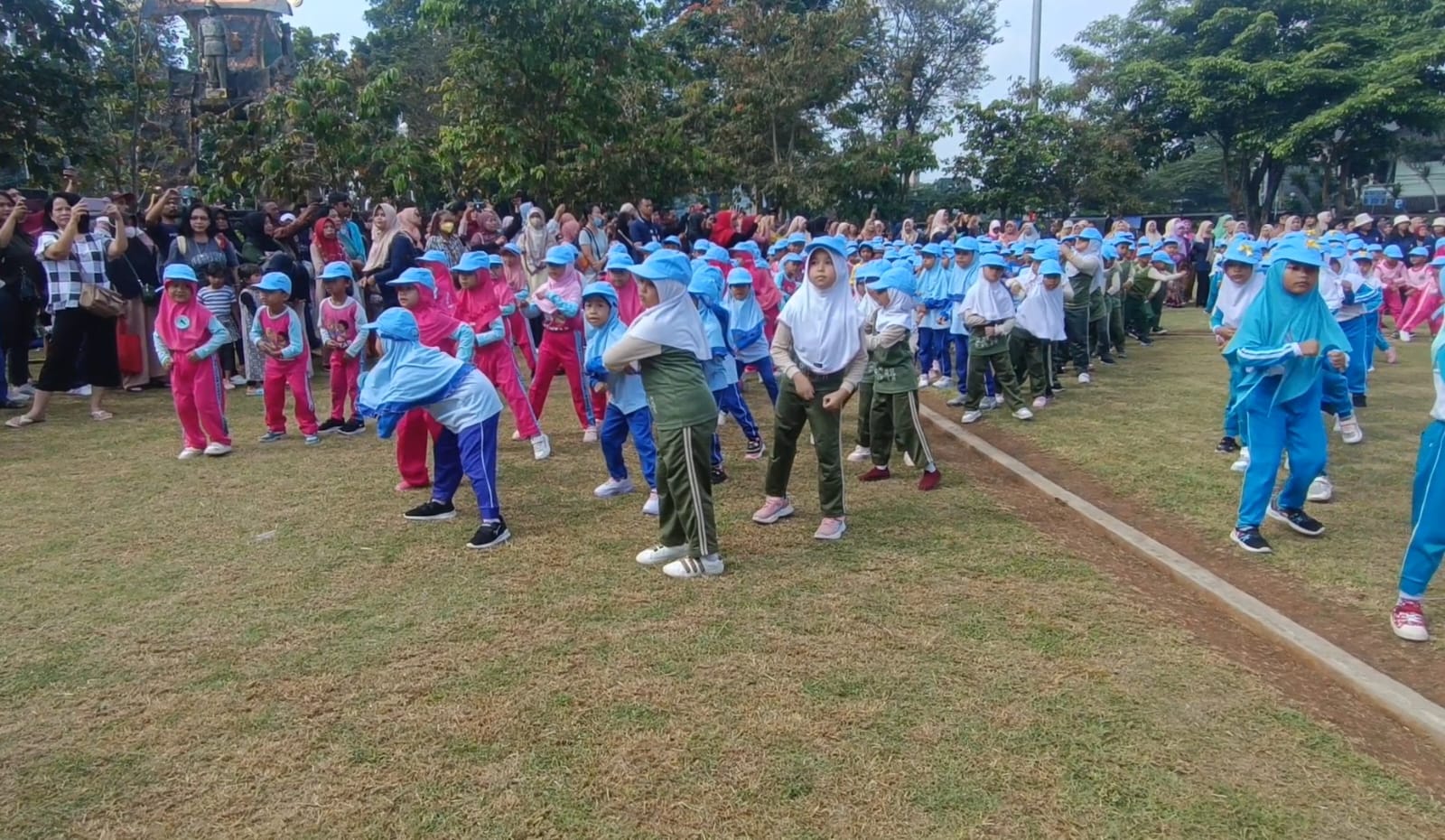 Ribuan Siwa TK Peringati Hari Pendidikan Nasional