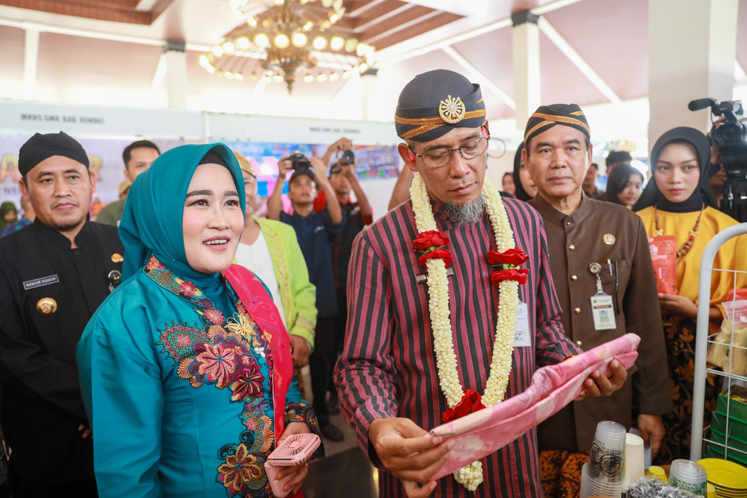 Sekda Jateng Sumarno di peringatan Hardiknas 2024 di Pemalang