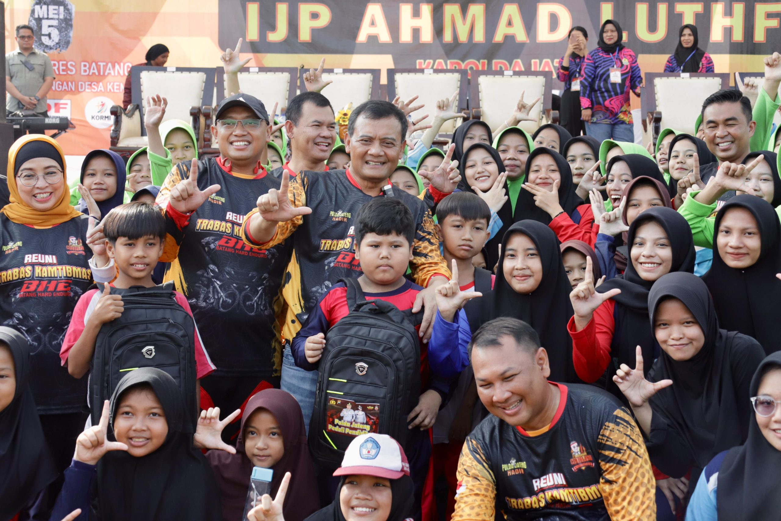 Kapolda Jateng Irjen Pol Ahmad Lutfhi hadir bersama warga Kabupaten Batang dalam acara Reuni Trabas Kamtibmas bersama Kapolda Jateng
