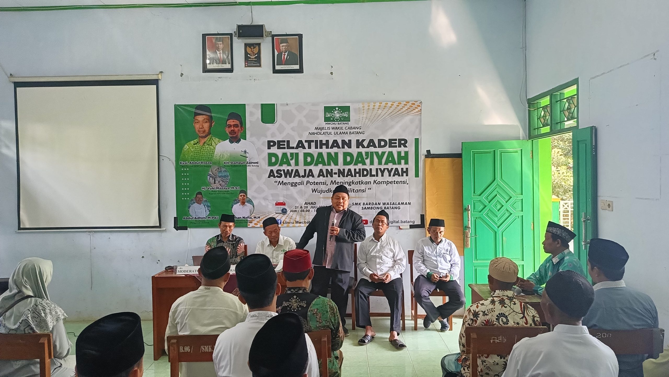 Ketua DPC PDI Perjuangan Kabupaten Batang, Ahmad Ridwan saat menghadiri acara di SMK Bardan Wasalam Sambong Batang. (Foto: AL)