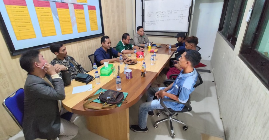 LBH Ansor saat bertemu dengan tim Reskrim Polres Batang guna menanyakan perkembangan penanganan pembunuhan Haniyah. (Foto: Ist)