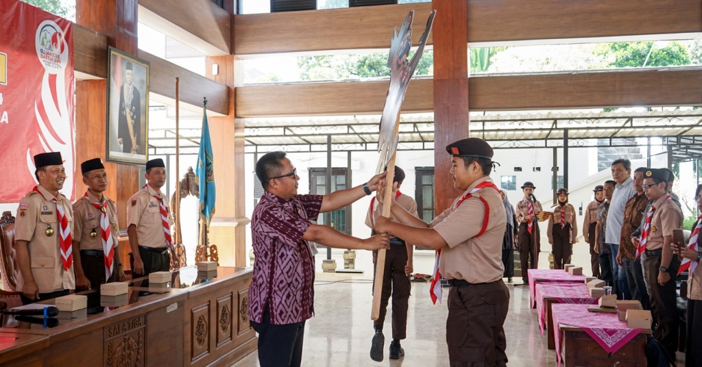 kontingen pramuka salatiga berangkat ke jamda jateng