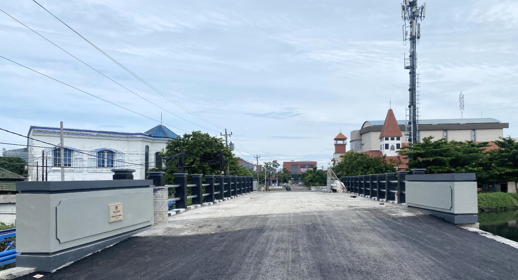 Perbaikan jembatan semarang indah