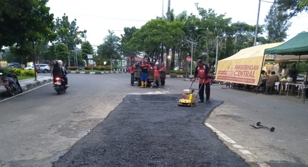 perbaikan jalan rusak di semarang