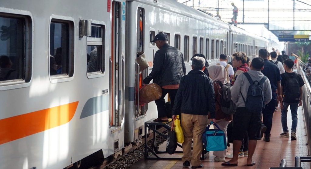 penumpang kereta api di Daop 4 Semarang
