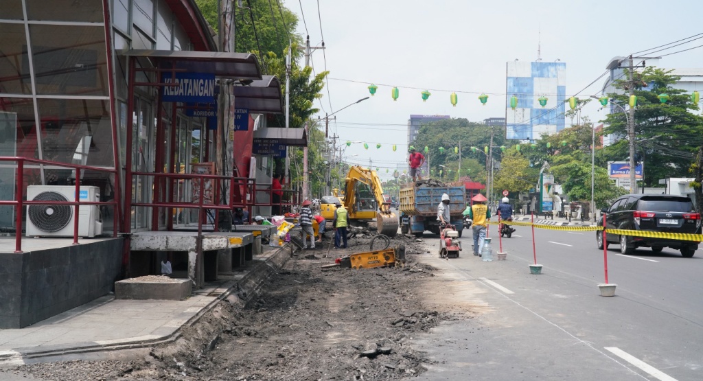 Perbaikan jalan rusak