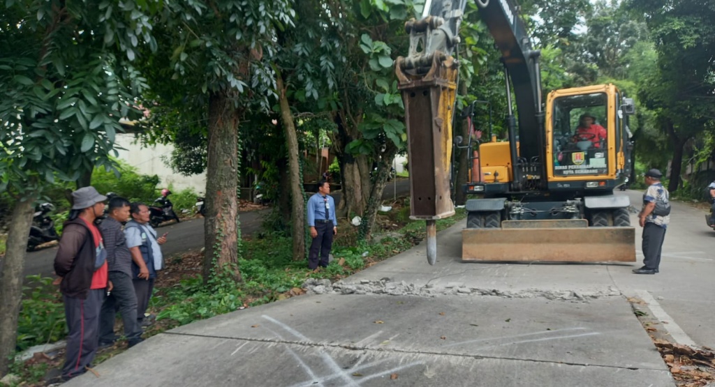 jalan rusak di trangkil gunungpati