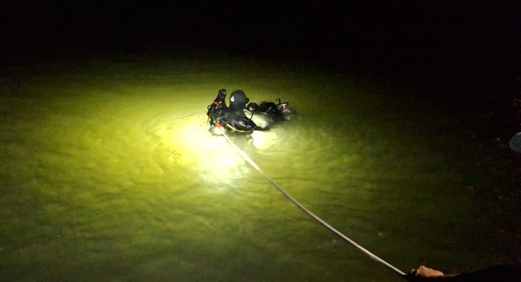 pemancing tenggelam di pantai jetis