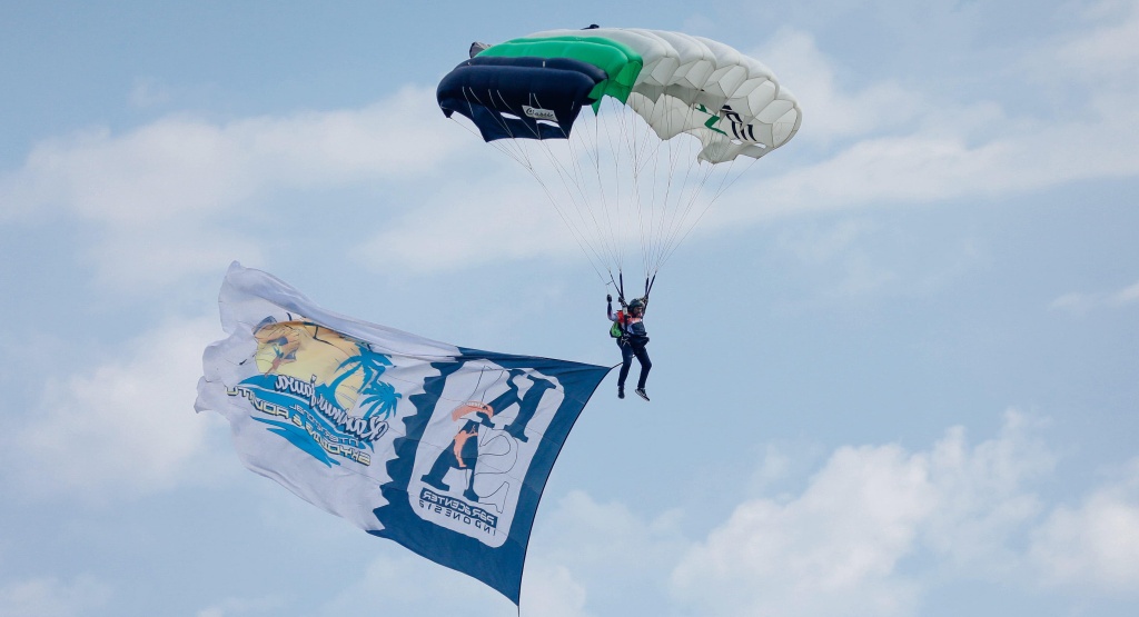 terjun skydiving karimunjawa