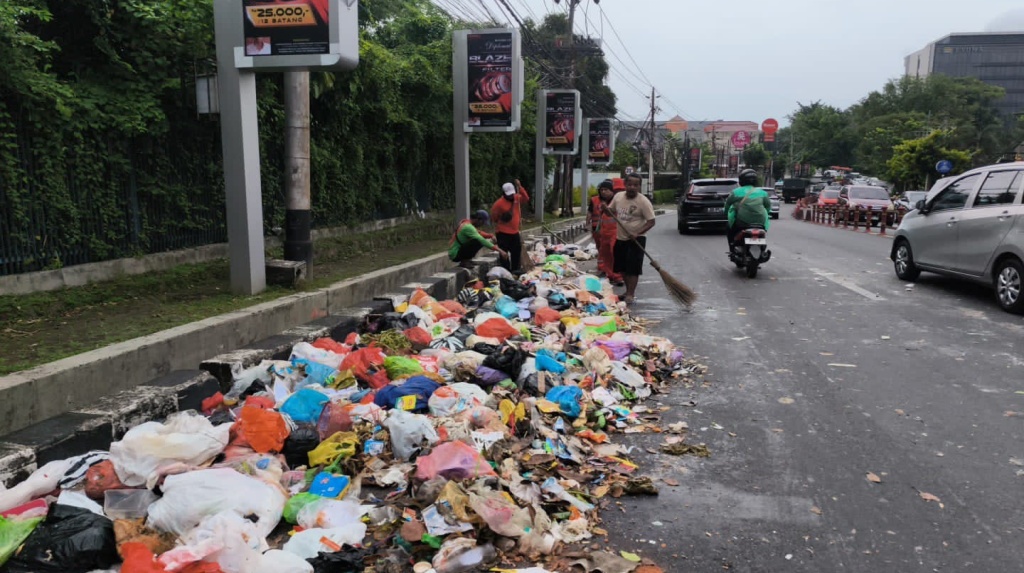 tumpahan sampah di semarang