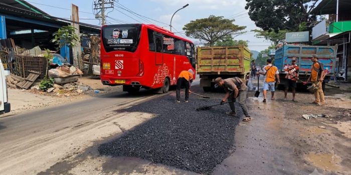 Perrbaikan Kalipancur Semarang jalan rusak di kalipancur semarang diperbaiki
