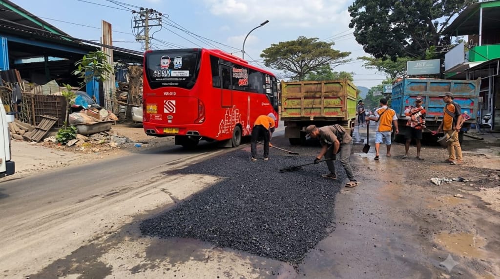 jalan rusak di kalipancur semarang diperbaiki