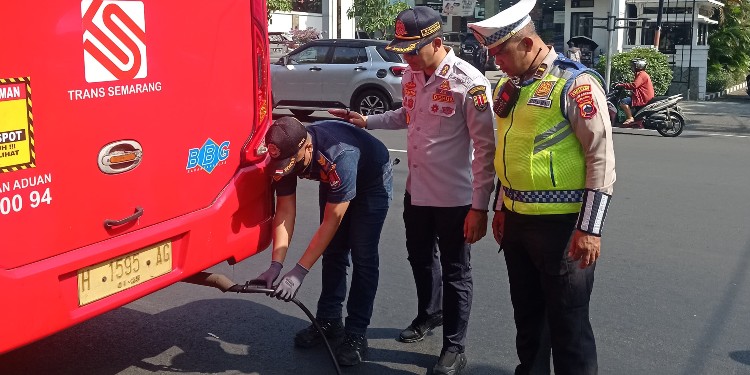 dishub gelar uji emisi gas buang BRT Trans Semarang
