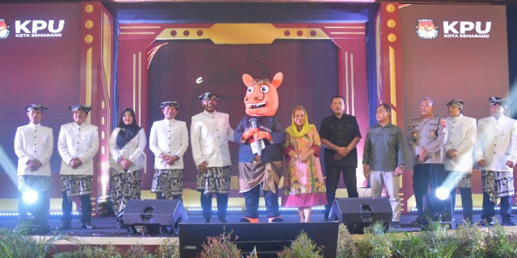 maskot dan jingle pilwakot semarang diluncurkan.