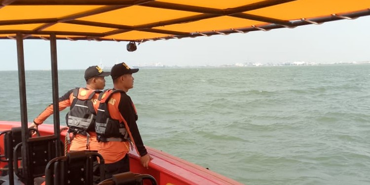 Basarnas Semarang menggelar operasi SAR mencari dua nelayan Demak yang hilang di laut