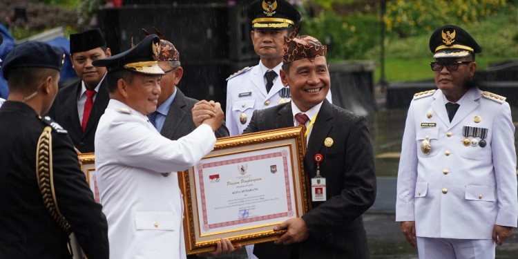 pemkot semarang raih penghargaan dari mendagri atas penyelenggaraan pemerintahan daerah terbaik