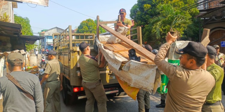 satpol pp pasar genuk semarang