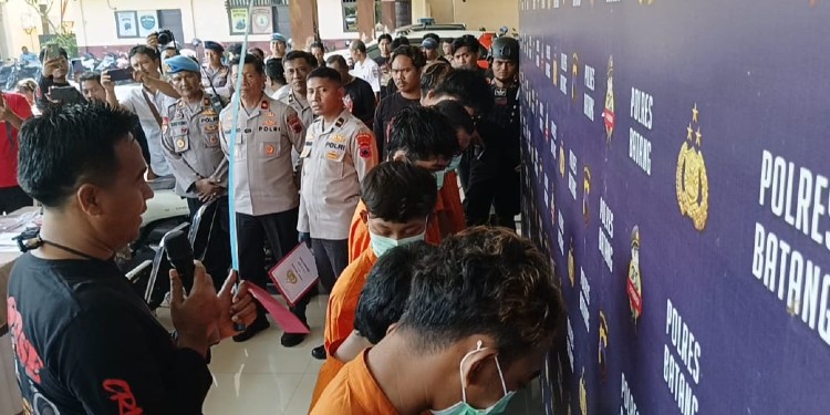 tersangka tawuran di sungai sambong batang